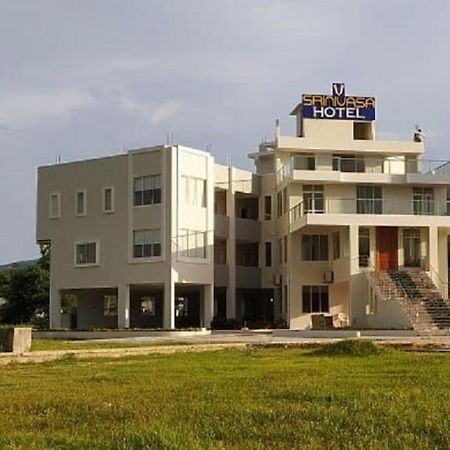 Srinivasa Hotel Tirupati Exterior foto