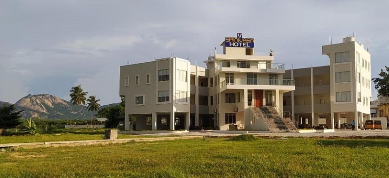 Srinivasa Hotel Tirupati Exterior foto