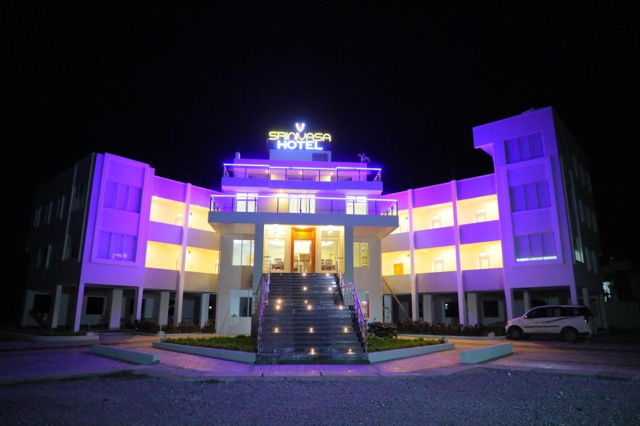Srinivasa Hotel Tirupati Exterior foto