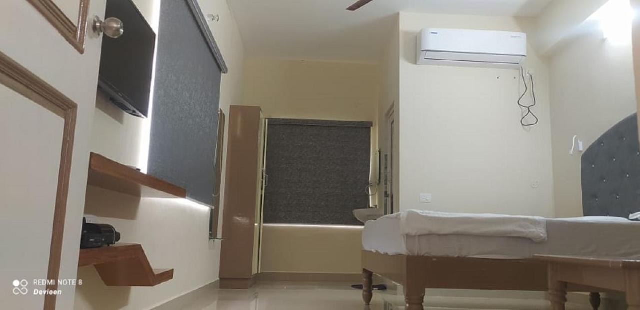 Srinivasa Hotel Tirupati Exterior foto