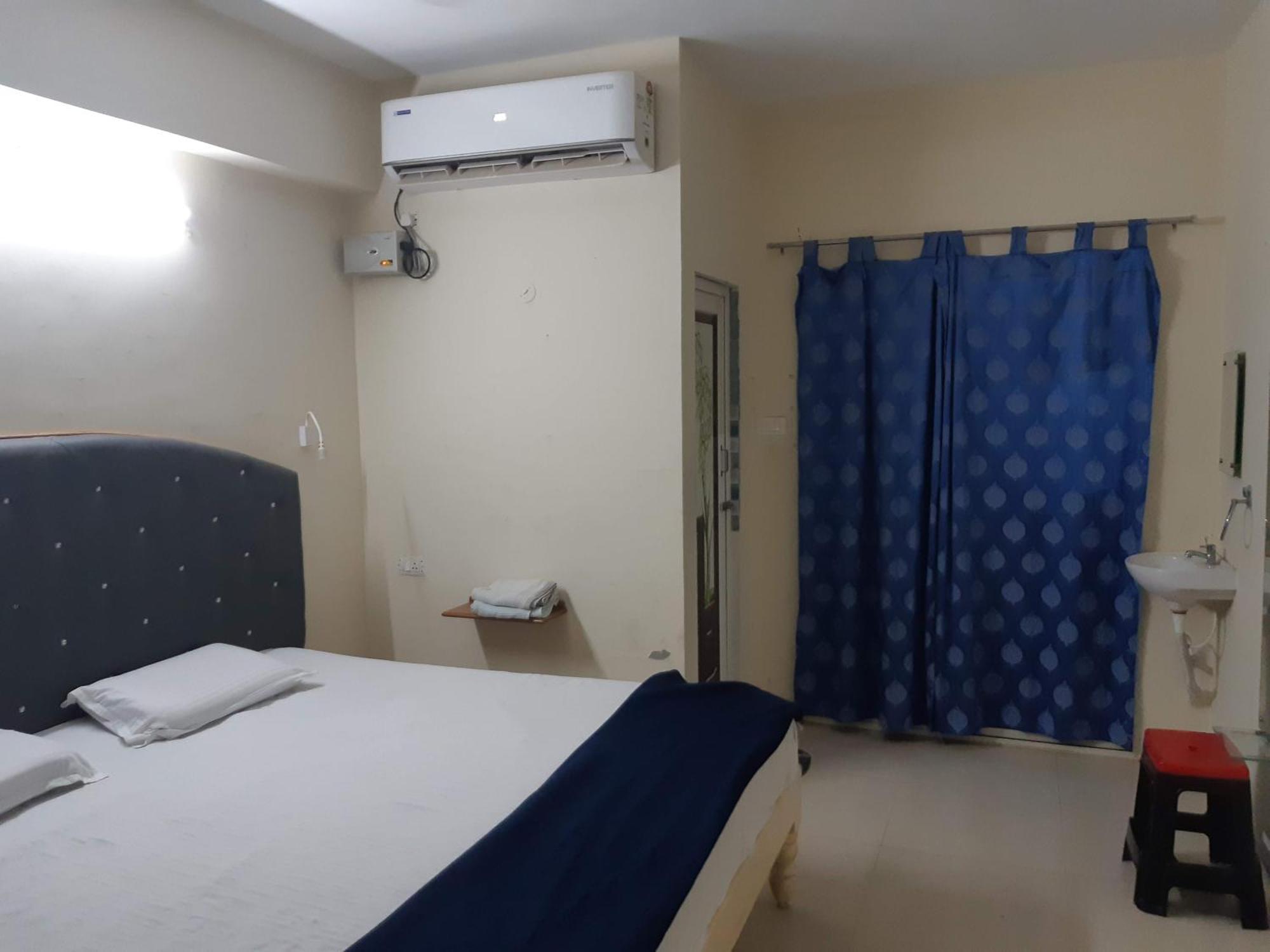 Srinivasa Hotel Tirupati Exterior foto